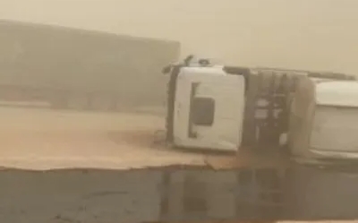 تصادم 22 سيارة في منطقة الرياض السعودية وسقوط ضحايا