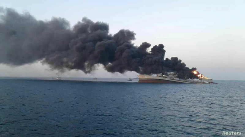ما قصة اندلاع حريق على متن سفينة اسرائيلية مستهدفة بعد تعرضها لانفجارين؟