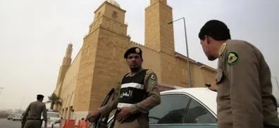 السجن 15 عاما وغرامة مليون ريال تنتظر سعودي نقل مخالفين يمنيين على سيارته