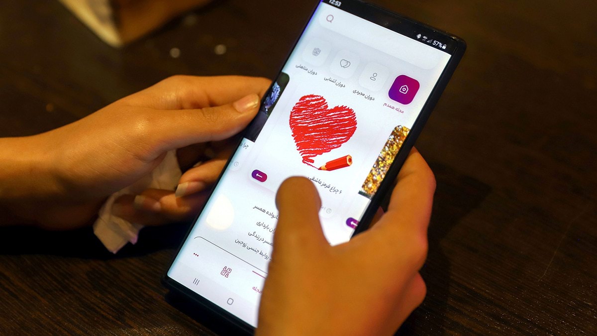 لماذا قررت إيران إغلاق مواقع الزواج الإلكترونية؟