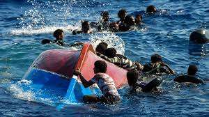 وفاة 4 مهاجرين وإنقاذ 39 بعد غرق قاربهم قبالة جزيرة يونانية