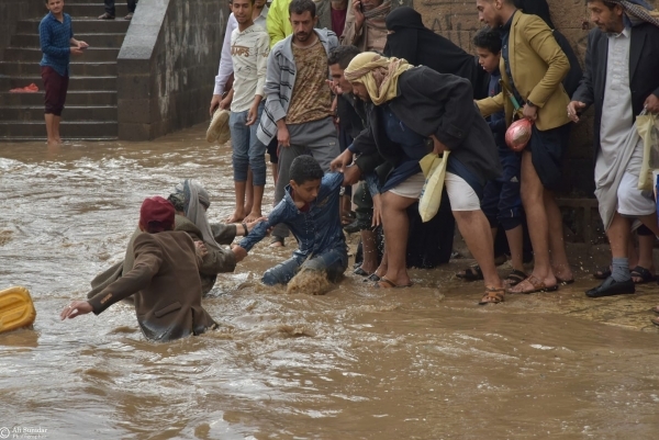 توفي طفل غرقا في إحدى الحفريات بممرات السيول بالعاصمة صنعاء
