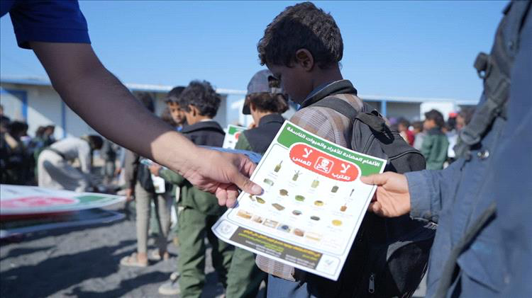 مسام» ينفذ حملة لتوعية طلاب مدرسة الكويت بمأرب بمخاطر الألغام