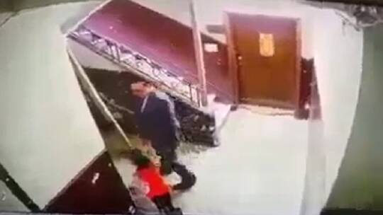 مصر.. كاميرا مراقبة تنقذ طفلة من وحش بشري في اللحظة المناسبة