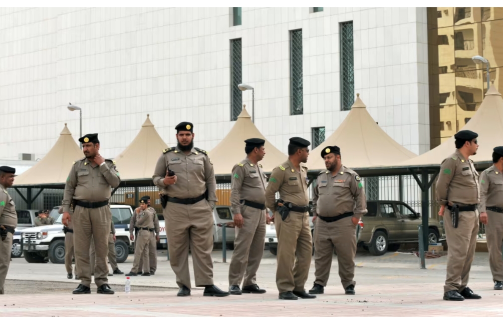 بينهم يمنيون.. الأمن السعودي يعتقل 5 مواطنين و3 مقيمين
