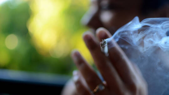 اكتشاف صلة بين التدخين وزيادة خطر إصابة الرجال بمرض كان يُعتقد أنه مرض نسائي