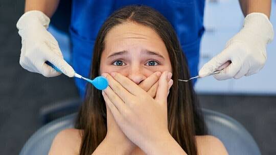 العناية الجيدة بأسنانك قد تكون مفيدة لعقلك وتقلل من خطر الإصابة بالخرف