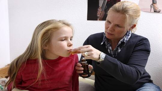 طبيبة أطفال تحذر من خطورة الأسبيرين وأدوية أخرى على الأطفال
