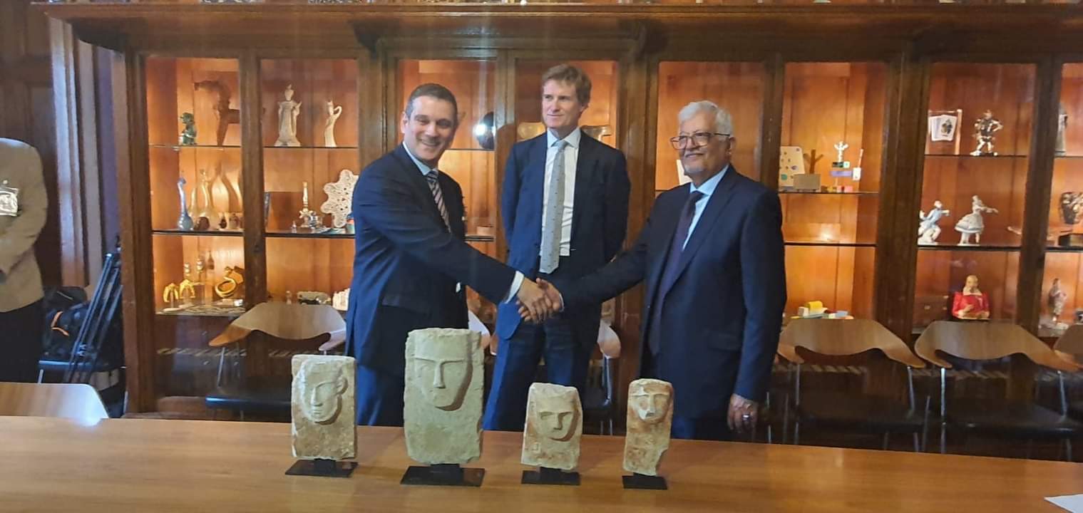 توقيع اتفاقية لإيداع آثار يمنية بشكل مؤقت في متحف بالعاصمة البريطانية