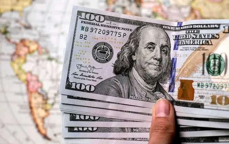 البنك المركزي بصنعاء يتخذ قرار بشأن التعامل بعملة الدولار الأمريكي