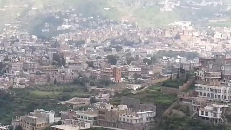 عصابة مسلحة تهاجم منزل مغترب وسط اليمن