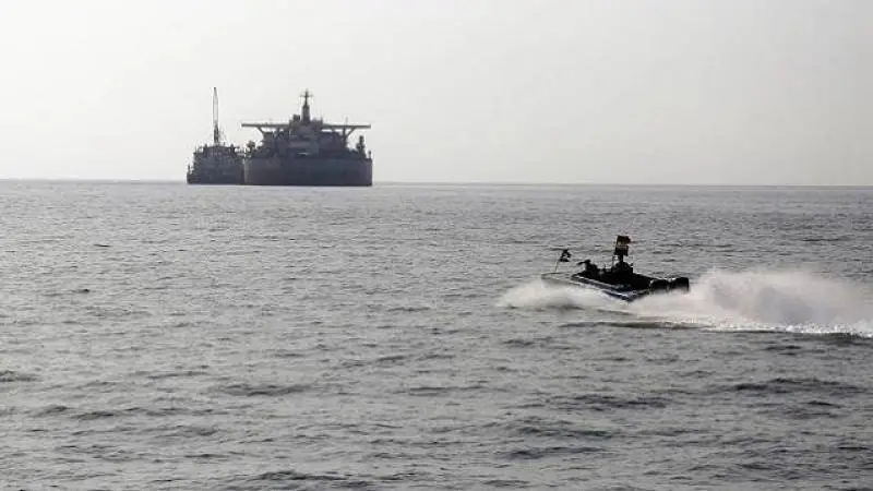 انفجارات عنيفة في البحر الأحمر