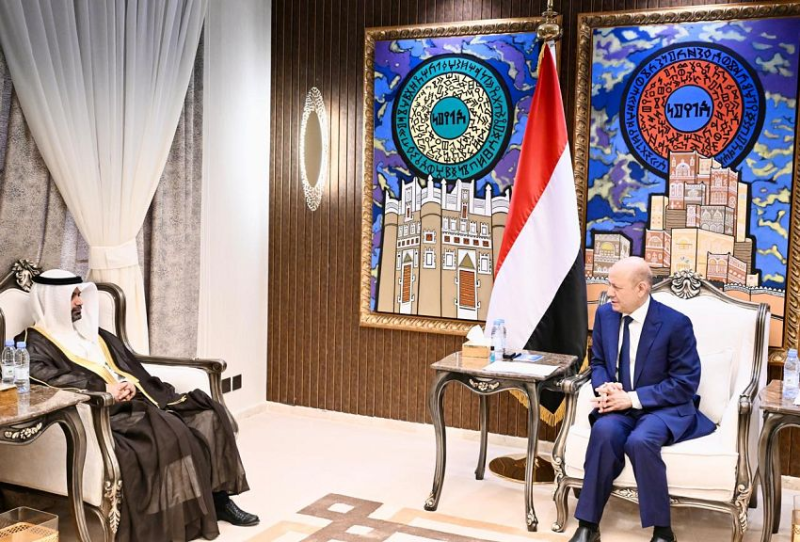 الرئيس العليمي يجدد الشكر للكويت على دعمها للخطوط الجوية اليمنية