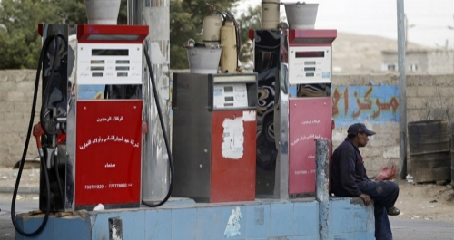 عدن.. شركة النفط تعلن انفراجة لأزمة الوقود وتقر تسعيرة جديدة