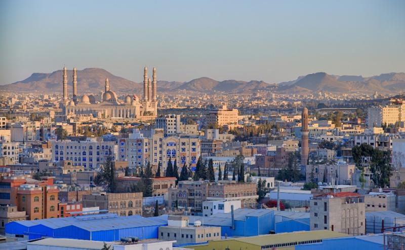 جماعة الحوثي تفاجئ الموظفين بصنعاء