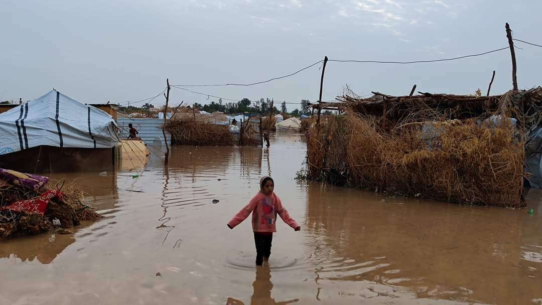 تضرر عشرات المنازل بالحديدة جراء الأمطار الغزيرة