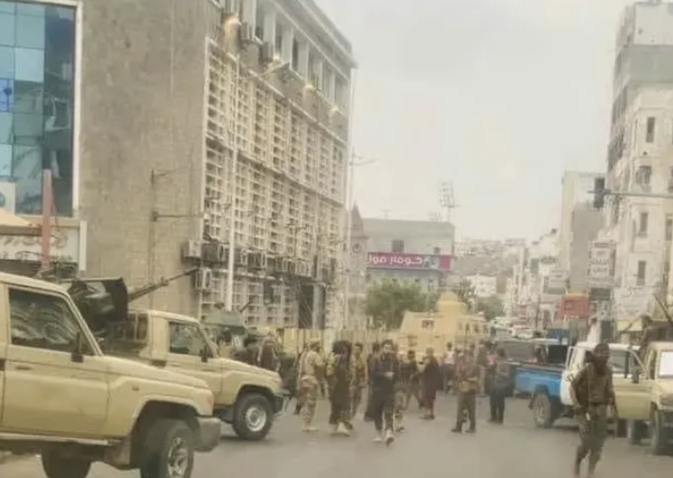 مصادر اقتصادية في عدن تحذر من خروج الأوضاع عن السيطرة