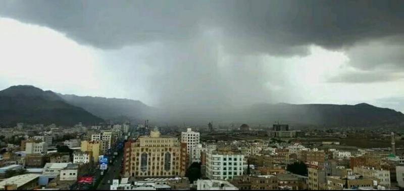 أمطار رعدية غزيرة على العاصمة صنعاء وضواحيها
