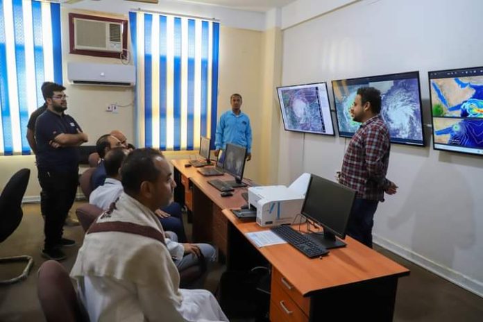 محافظ حضرموت يوجه برفع الاستعداد واتخاذ التدابير اللازمة تجاه العاصفة الإعصارية “تيج”