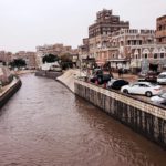 السيول تغلق عدد من الطرقات بصنعاء