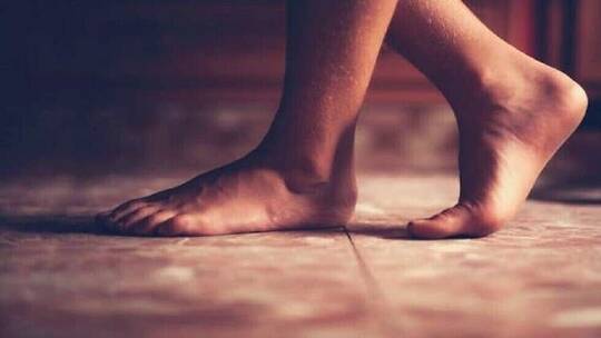 5 أطعمة تضاعف خطر الإصابة بـداء الملوك و5 أخرى تخفف من أعراضه