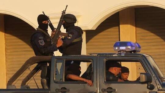 العثور على جثة تاجر كبير مشنوقا والأمن يكشف التفاصيل