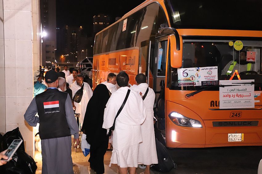 حجاج اليمن يصعدون إلى منى في يوم التروية