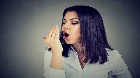 كشف طريقة للتخلص من رائحة الفم الكريهة