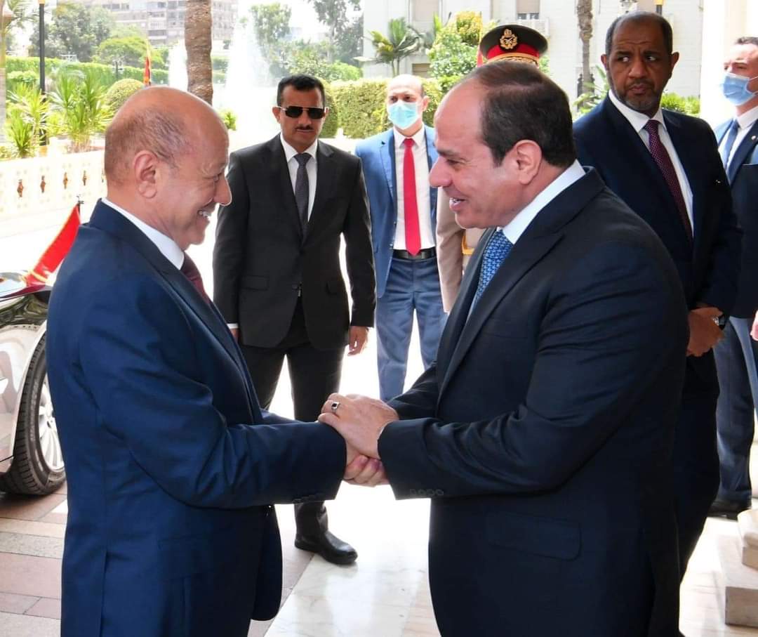 طواف.. نجحت الدبلوماسية الرئاسية اليمنية في تقوية العلاقة مع مصر 