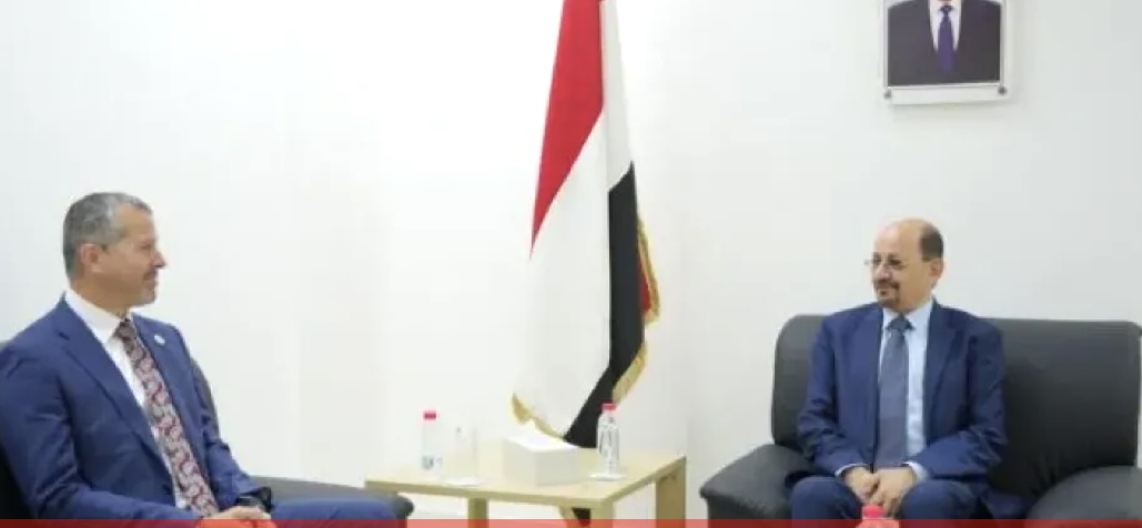 وزير الخارجية يبحث مع أمين المنظمة البحرية الدولية تحديات الملاحة